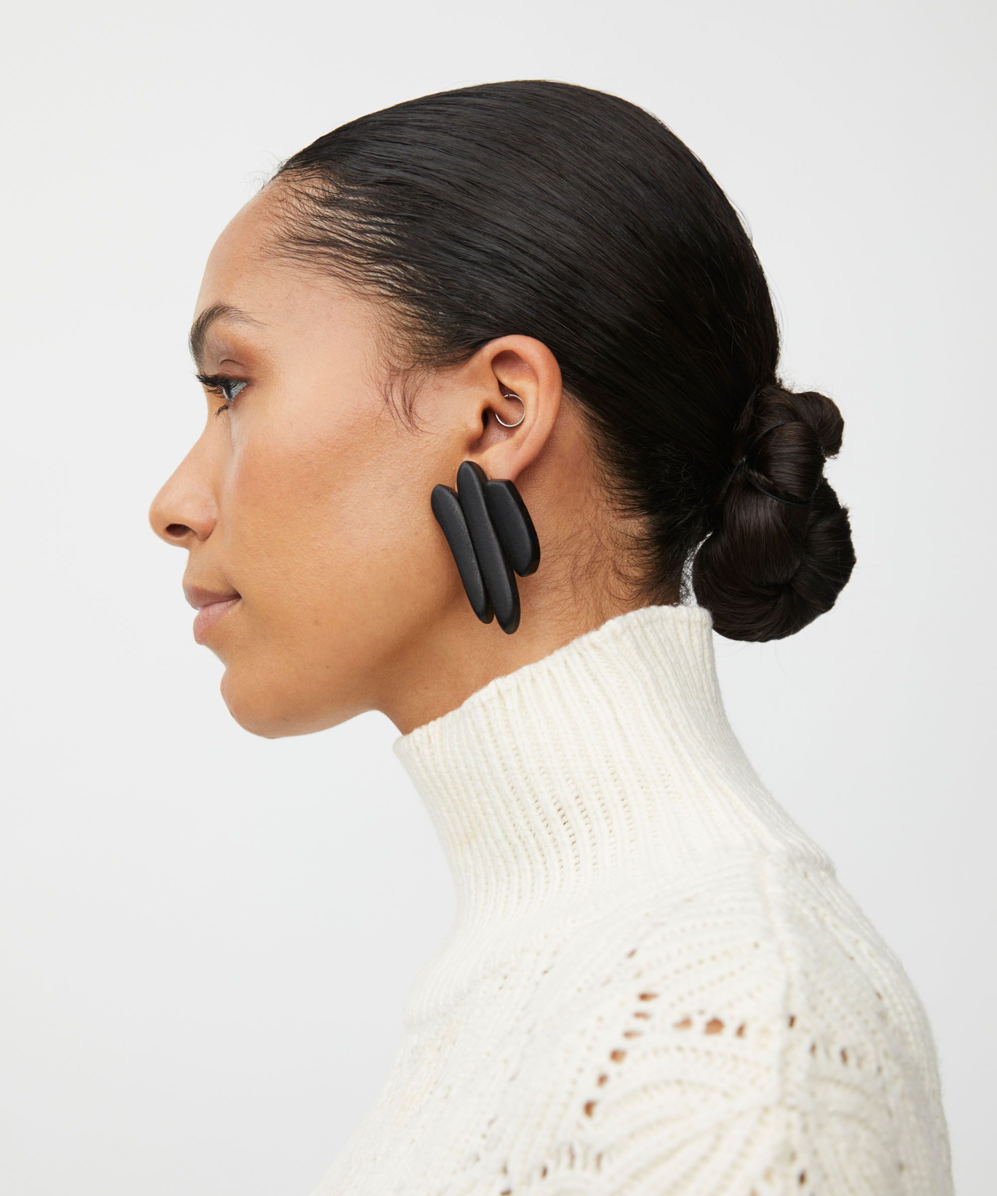 Ryvia Earrings, Black