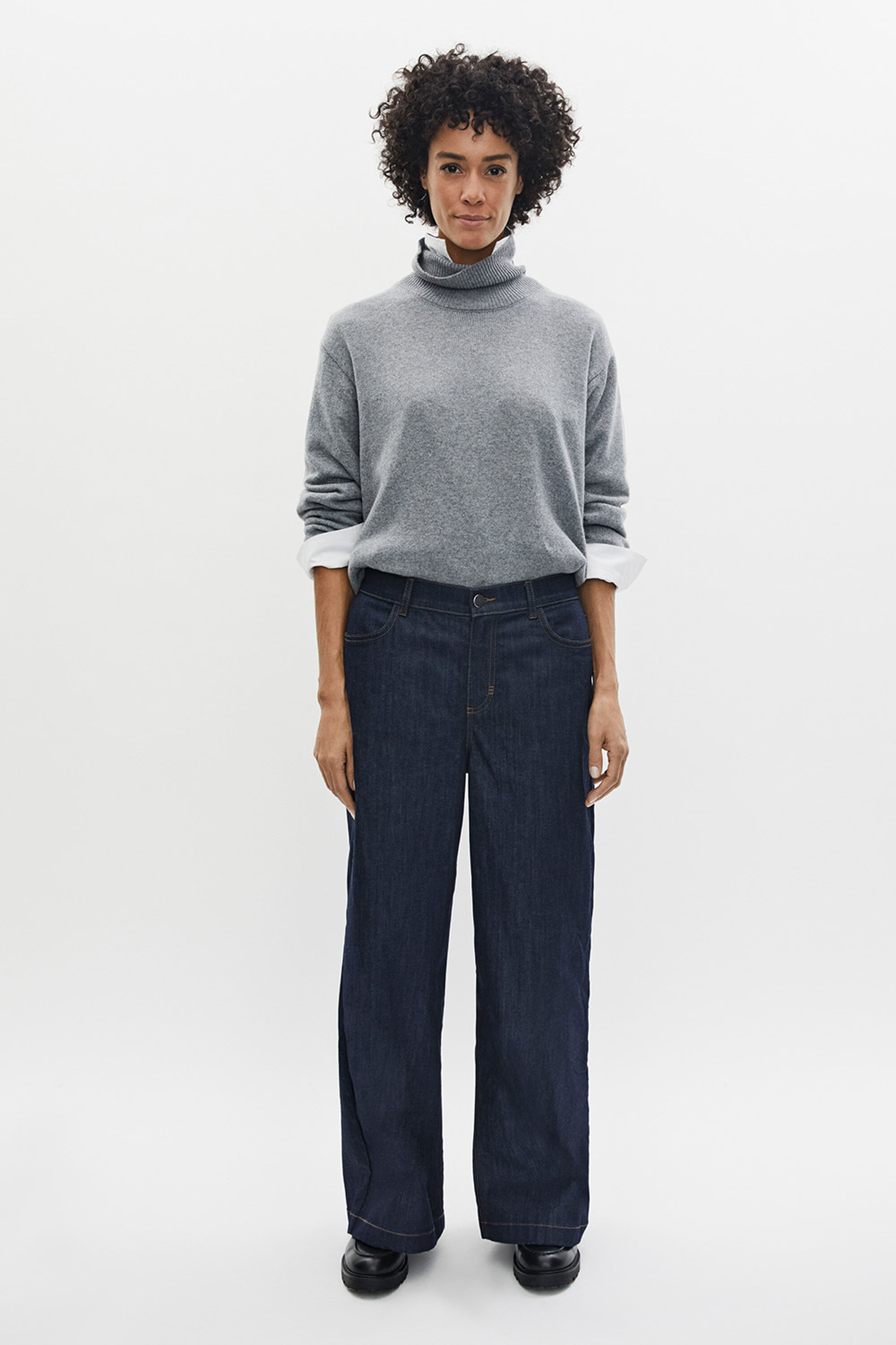 Faricka Pullover - M. Grey mel., Ilonka Shirt - White, Passang Denim Trousers - Dark Denim