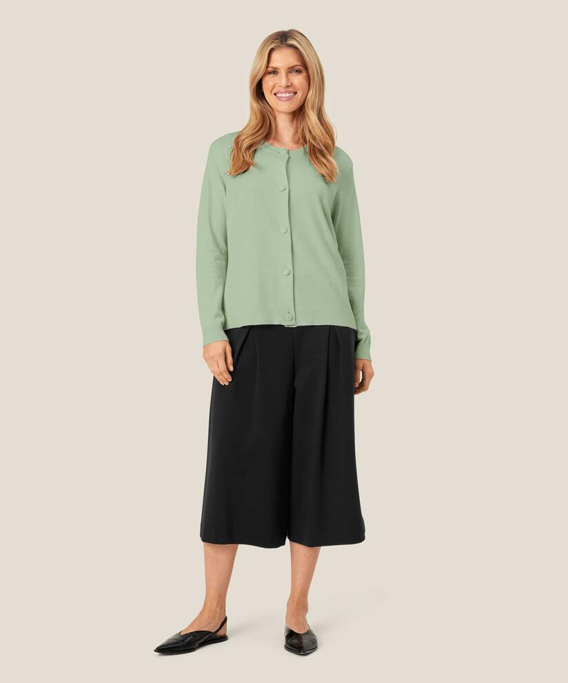 Leanna Cardigan, Frosty Green