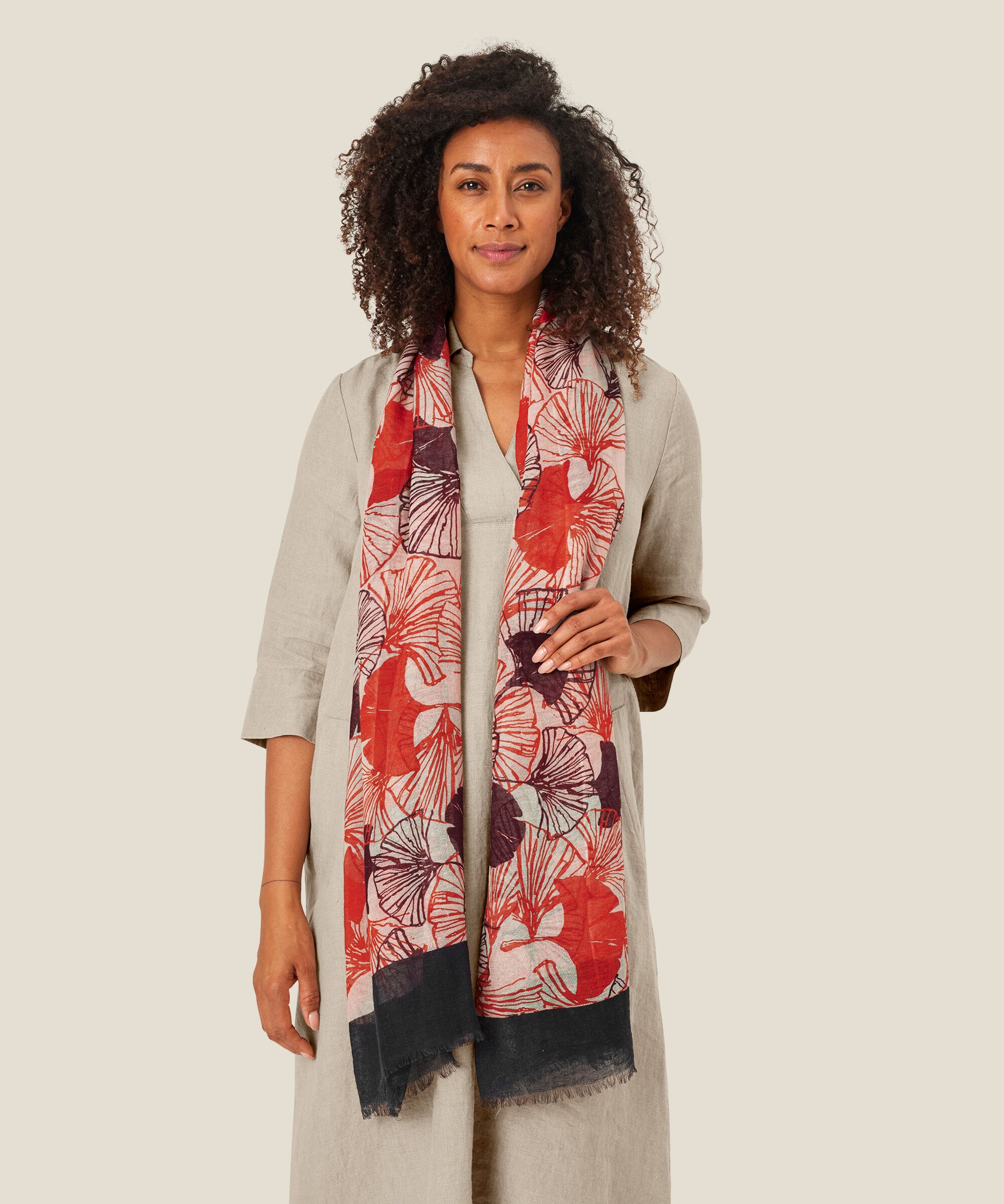 Adelelia Scarf, Poinciana