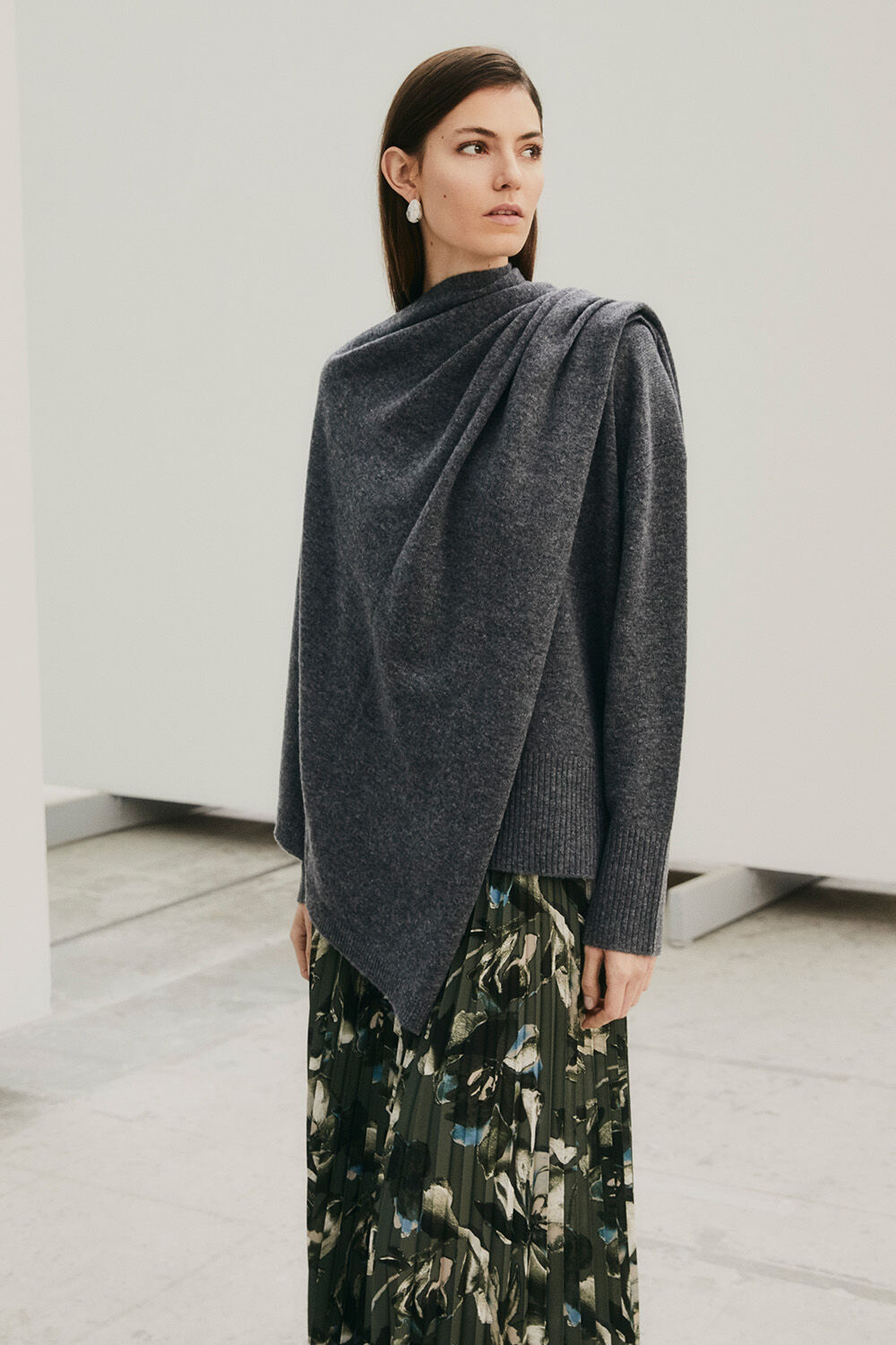 Farasse Wool Poncho - D. Grey mel., Reynira Earrings - Silver, Florindra Wool Jumper - D. Grey mel., Sanai Skirt - Beetle